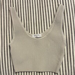 Babaton Ribbed Scoop Neck Crop Tank - Light Gray